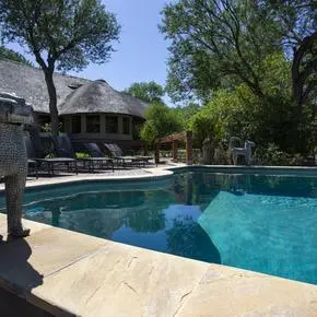 Manor House accommodation with living area at MILIMA